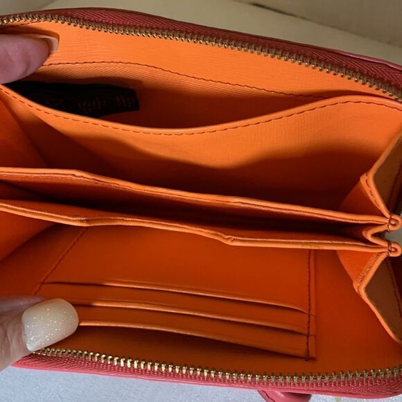 Fossil pink/coral wristlet with orange lining - Picture 5 of 8